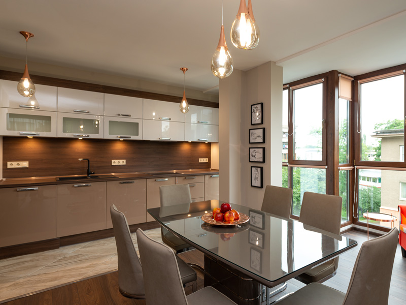 Апартамент обзаведен от мебели platan