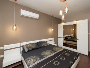 Апартамент обзаведен от мебели platan