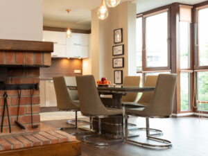 Апартамент обзаведен от мебели platan