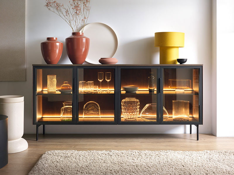 скрин с четири остъклени врати орех с черно